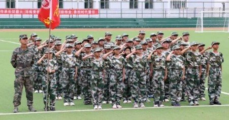 当校园响起军号：西藏儿童军事化训练与文化认同危机